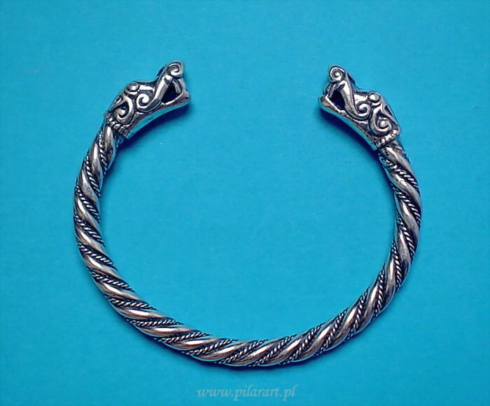 Bransoleta z głowami wilk&oacute;w